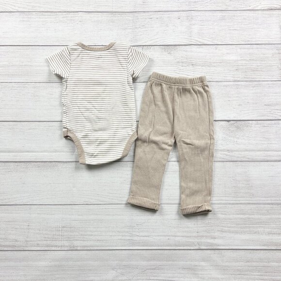 Chick Pea Bunny Graphic Outfit - Picture 4 of 4